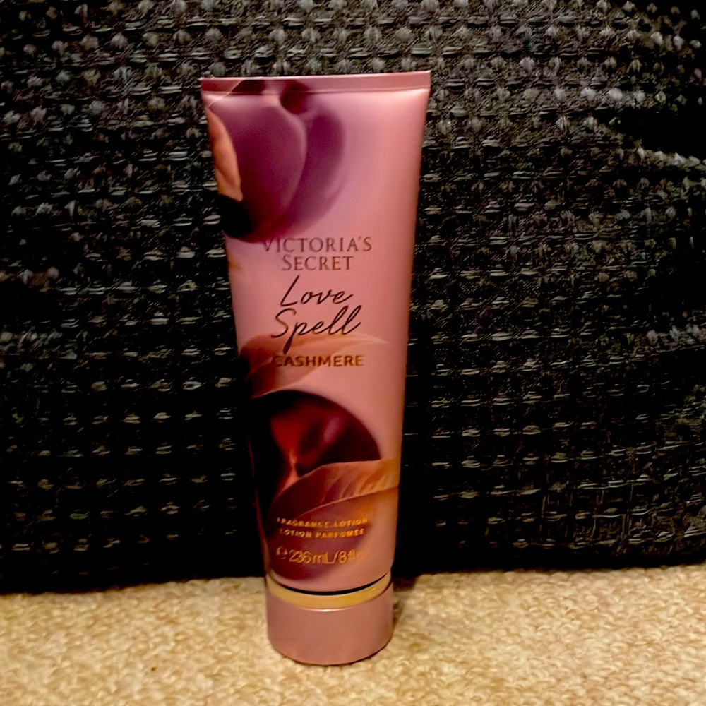NEW Victoria Secret Love Spell Cashmere Lotion